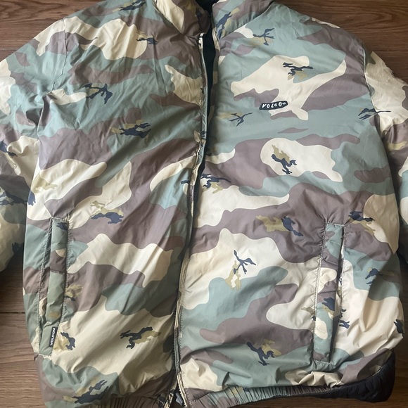 Black puffer jacket - Picture 4 of 6